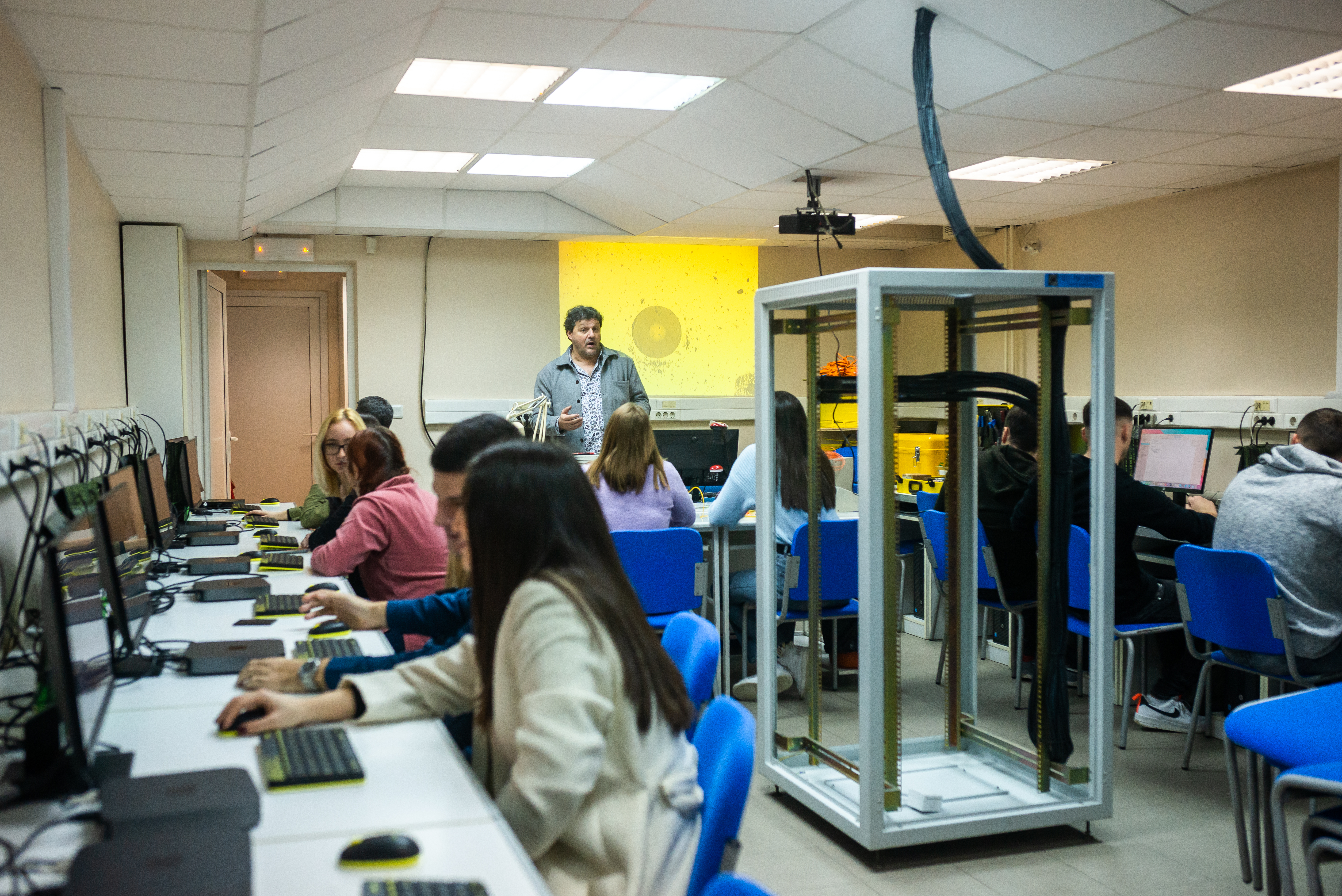 Лабораторија за оптичке и приступне мреже у Високој ICT школи